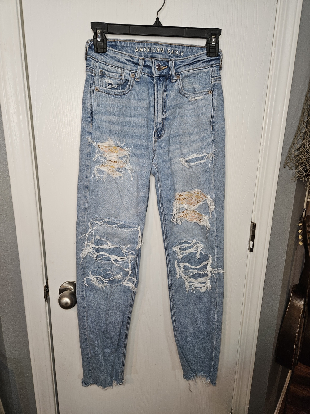 American Eagle Outfitters Light Blue Mom Straight Jeans Women’s Jeans